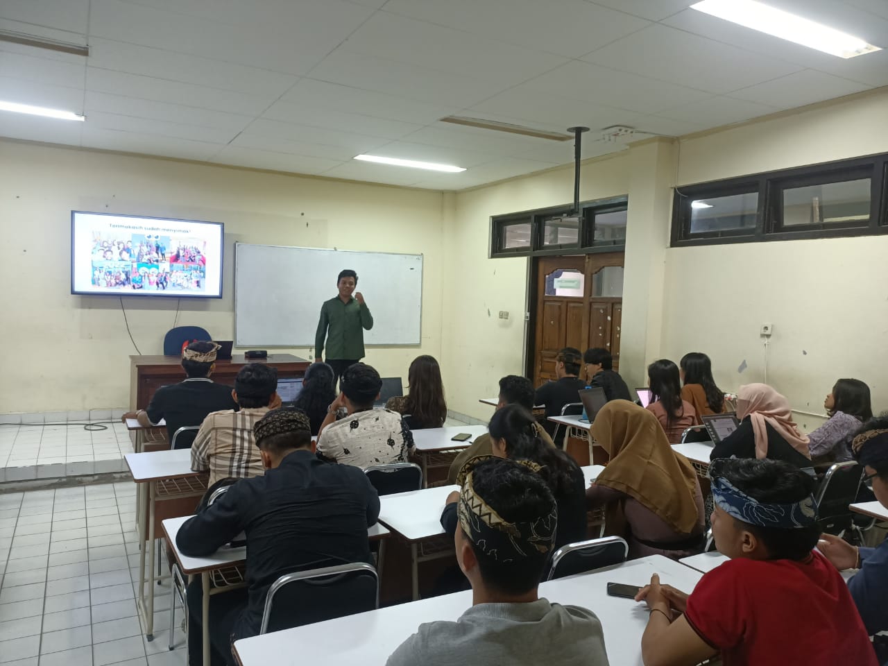 Guest Lecture: Content Creator & Affiliate at the Digital Business Program, Politeknik Negeri Bali.