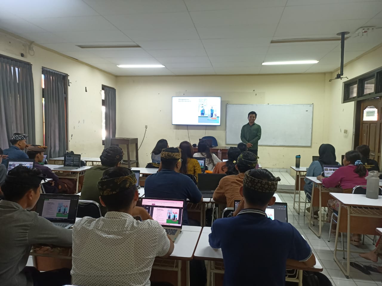 Guest Lecture: Content Creator & Affiliate at the Digital Business Program, Politeknik Negeri Bali.